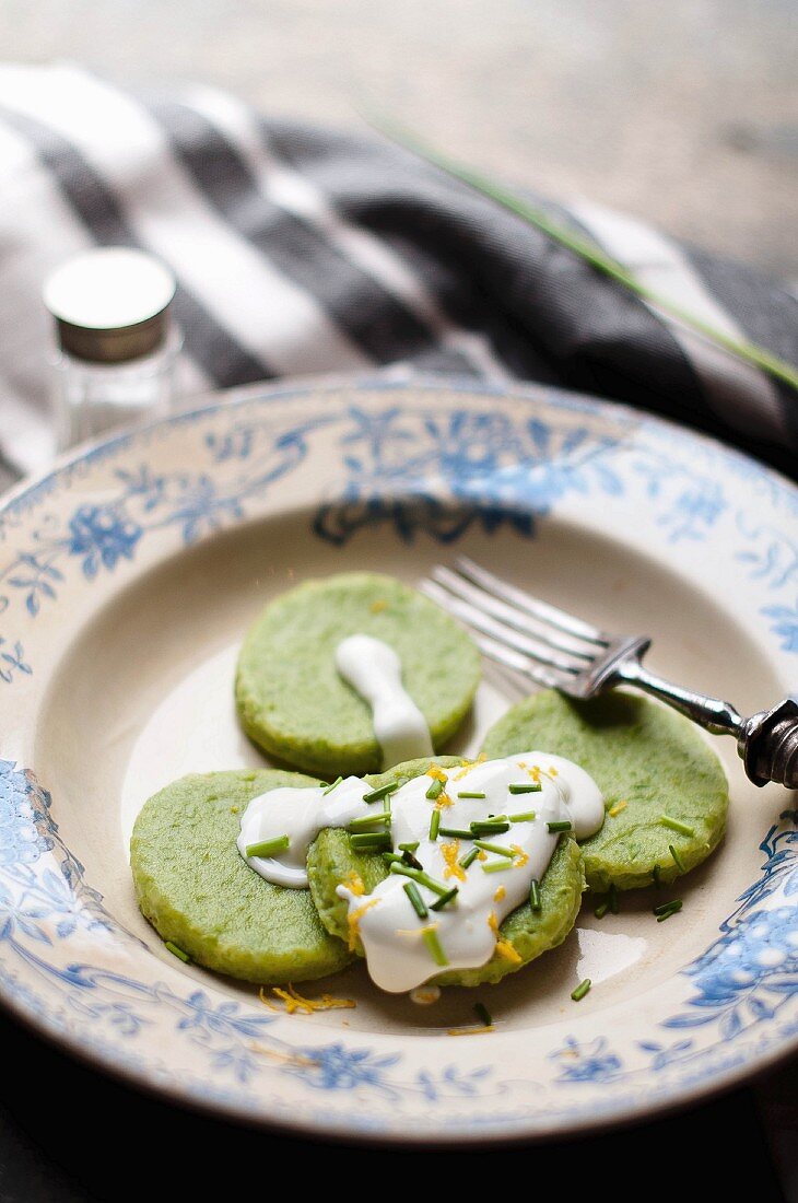 Pea gnocchi with sour cream and chives