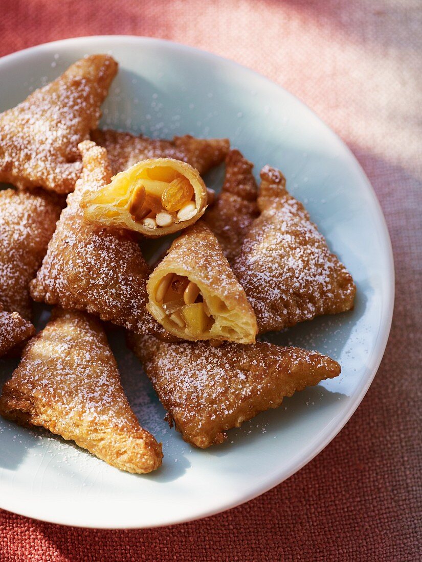 Pastry parcels filled with apple, raisins and pine nuts