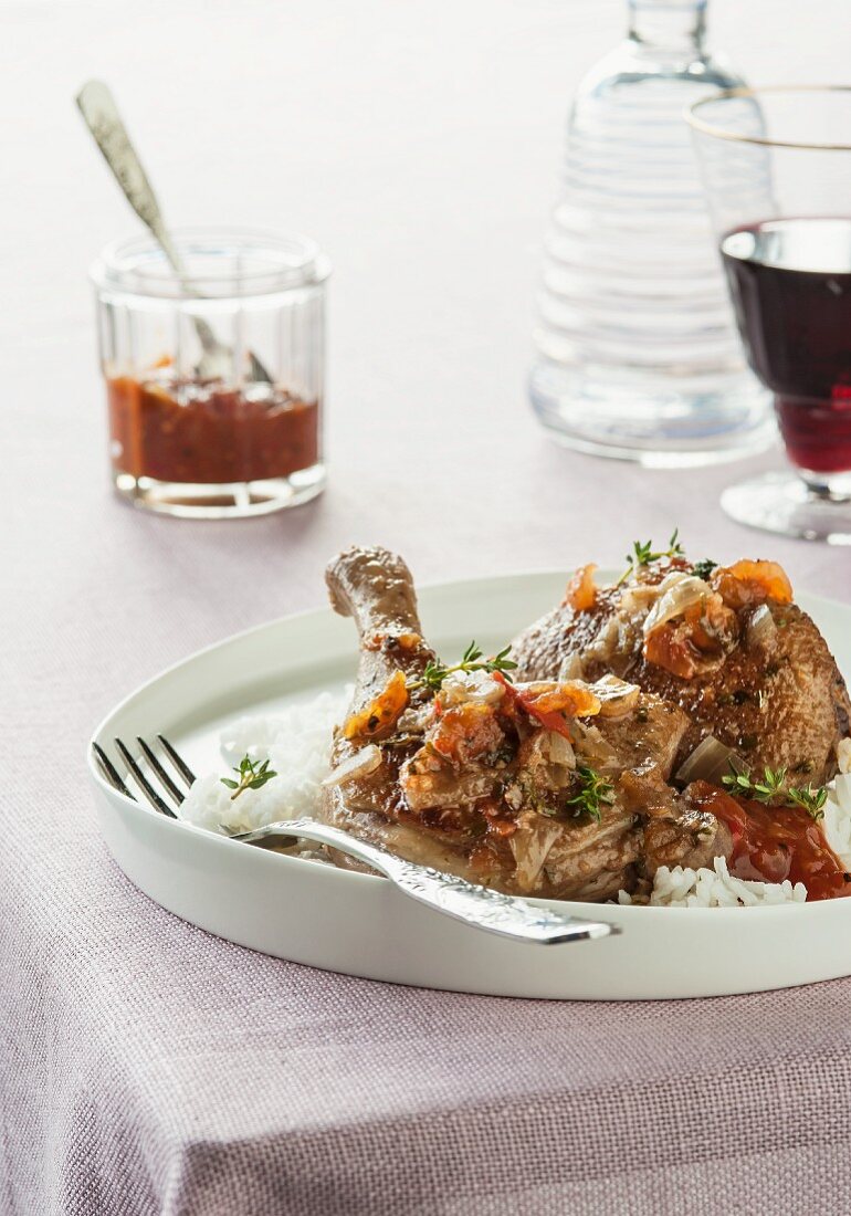 Duck with tomatoes and vermouth