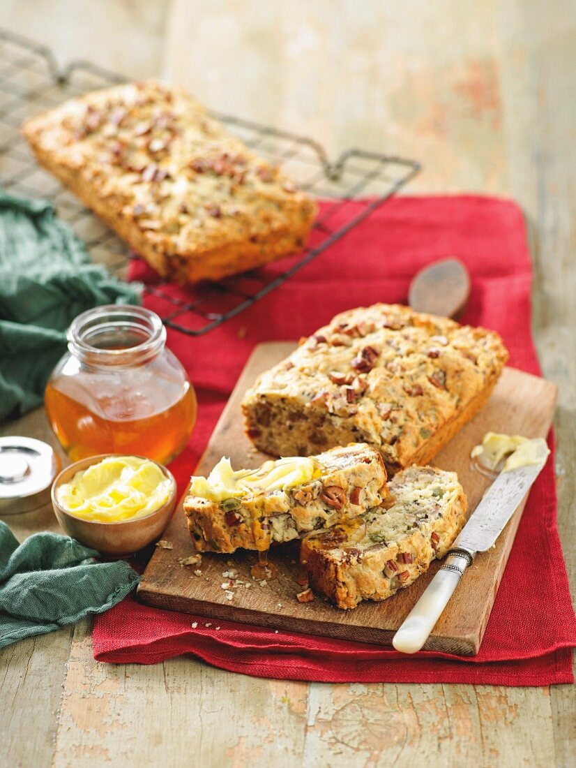 Joghurtbrot mit Kernen und Nüssen