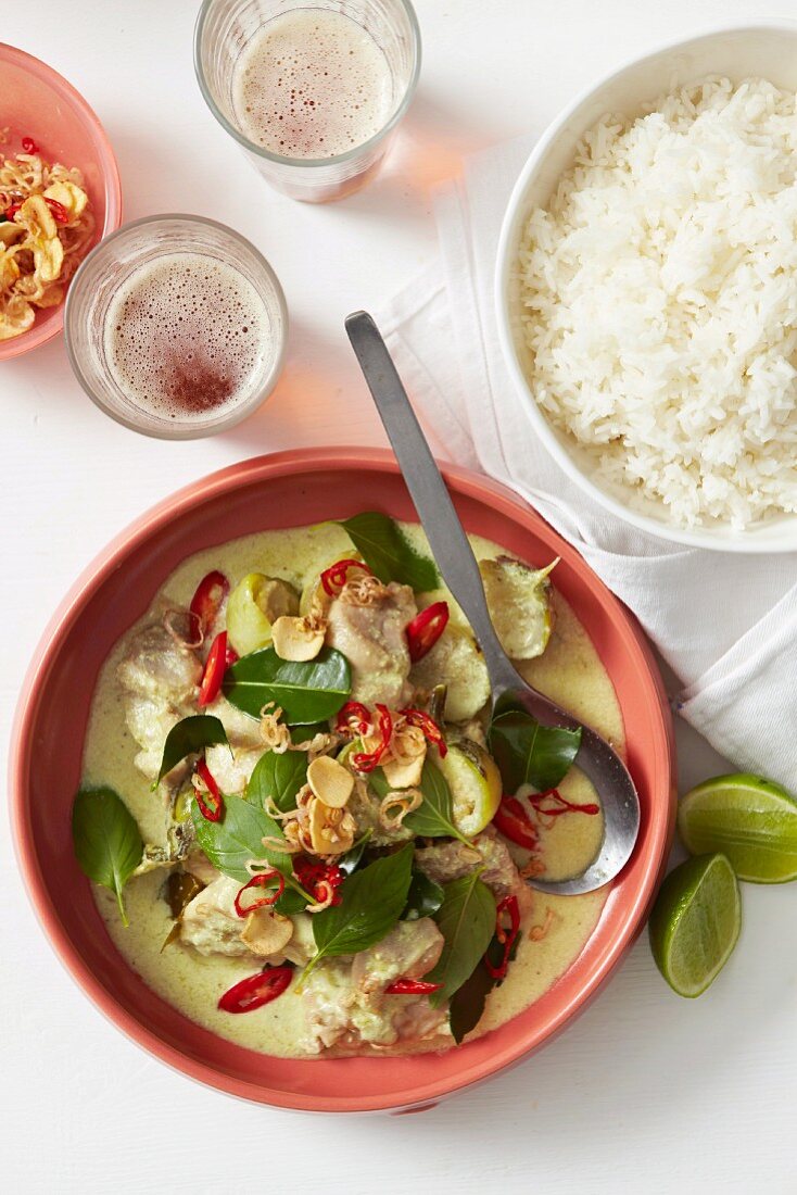 Green chicken curry with rice (Thailand)