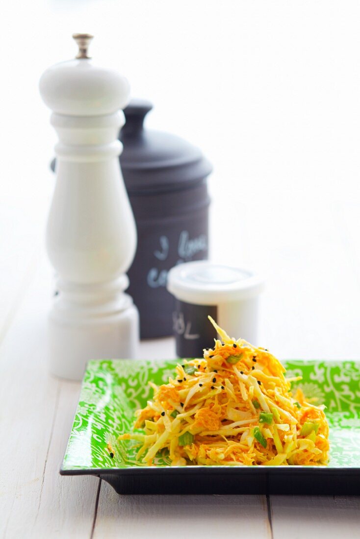 Carrot and lettuce salad with chives