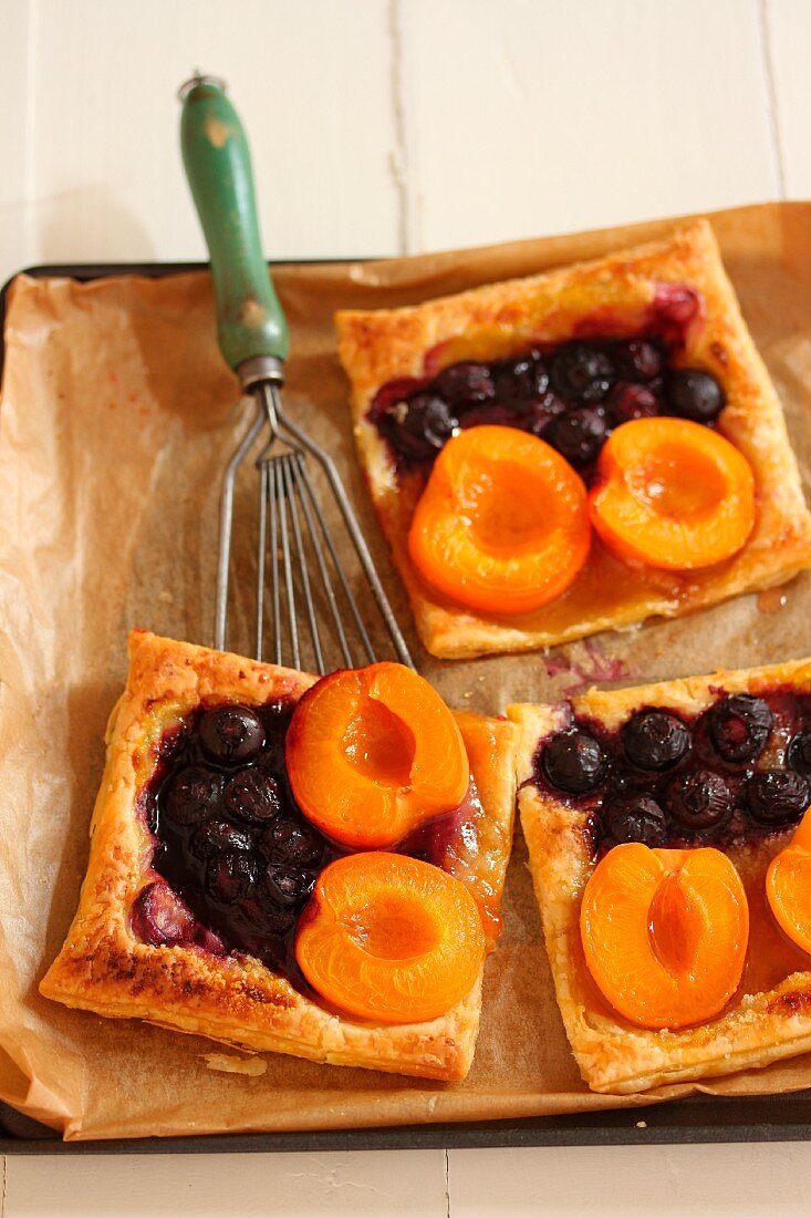 Puff pastry slices with apricots and blueberries