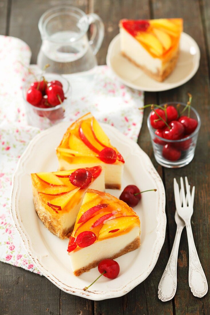 Cheese cake topped with fruit jelly