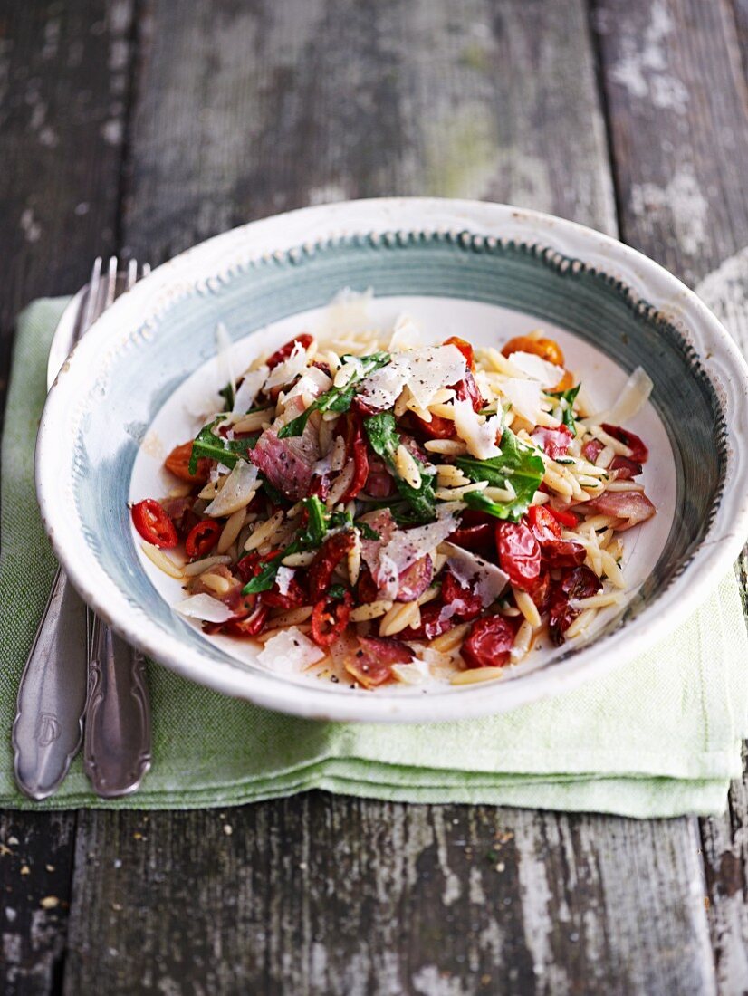 Tomatensalat mit Kritharaki