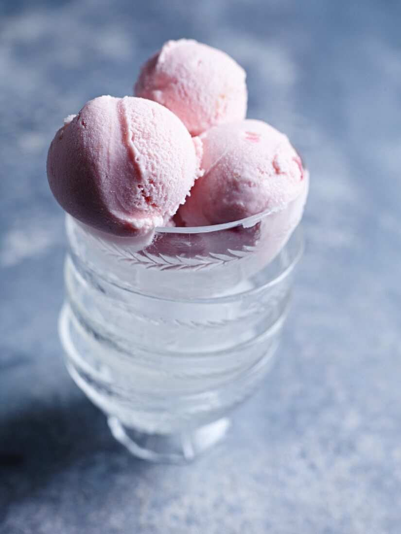 Rhubarb ice cream