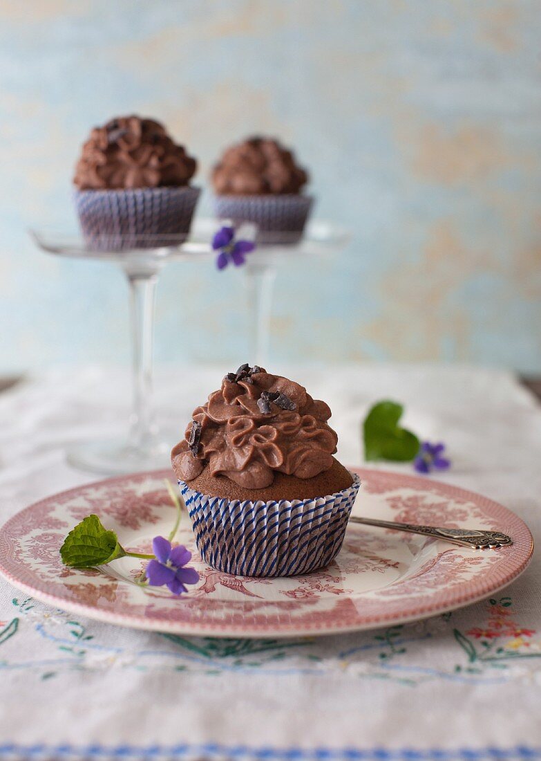 Schokoladen-Orangen-Cannoli Cupcakes mit Kakaobohnensplittern