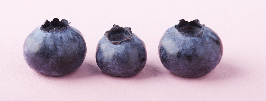 Three blueberries (close-up)