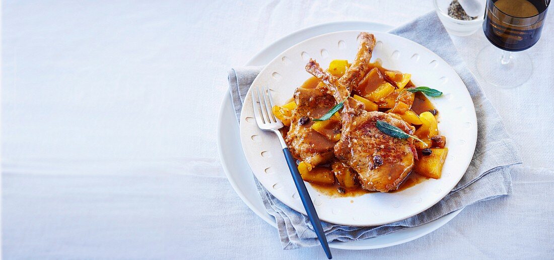 Pork chops with peppers, fruit chutney and sage