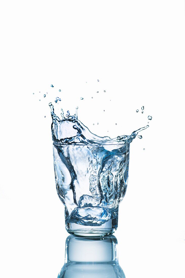Wasserglas mit Splash