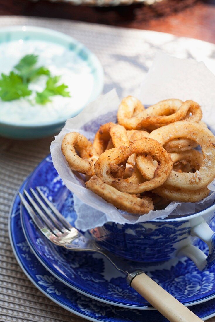 Squid rings with a yogurt dip