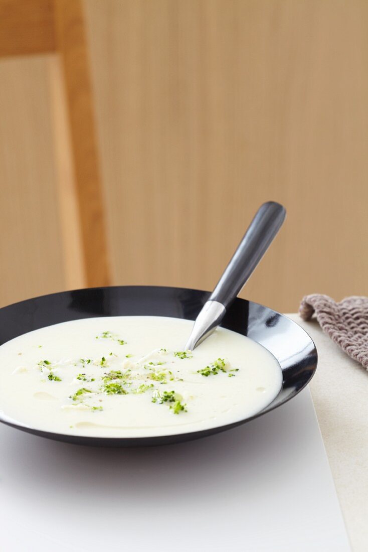 Crème Dubarry (cream of cauliflower soup, France)