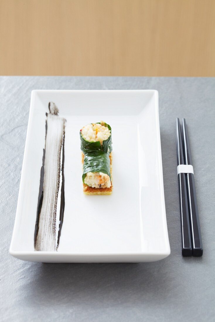Spinach maki with crab