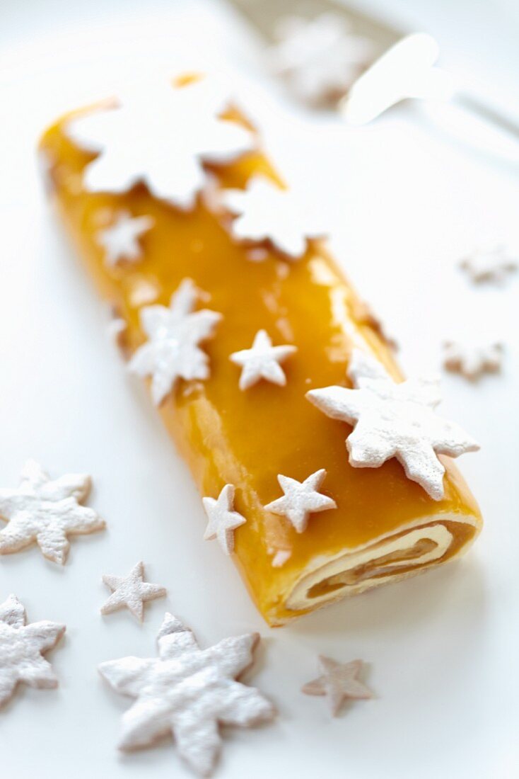 Mango & banana sponge roll with star-shaped biscuits for Christmas