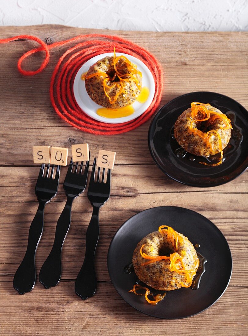 Mini Bundt cakes with poppyseed, orange zest and orange sauce