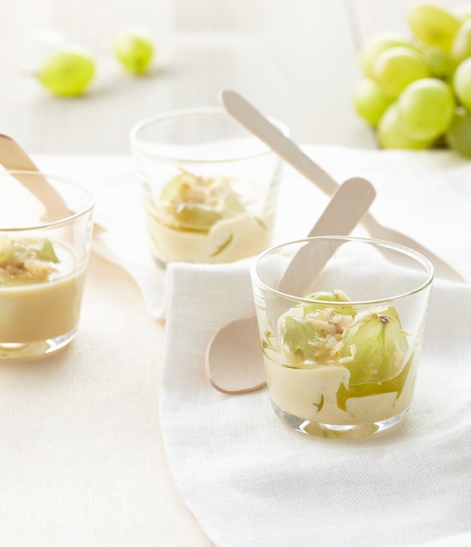 Roquefort cream with fresh grapes and honey