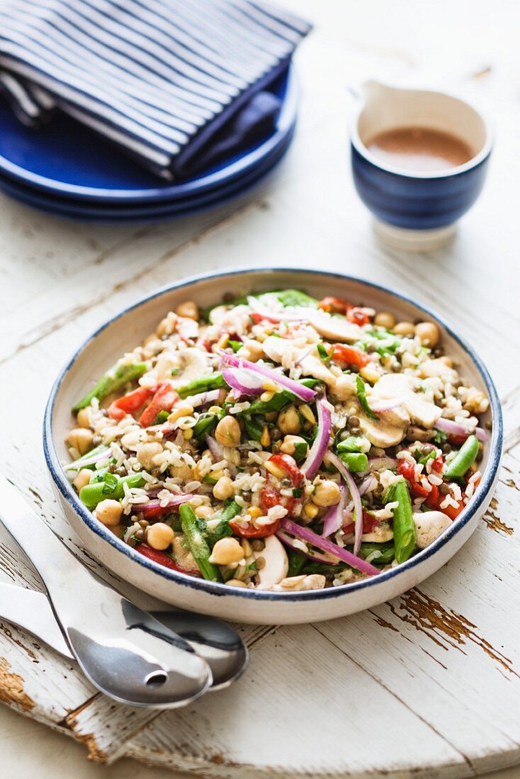 Vegetarian salad with lentils, chickpeas and vegetables