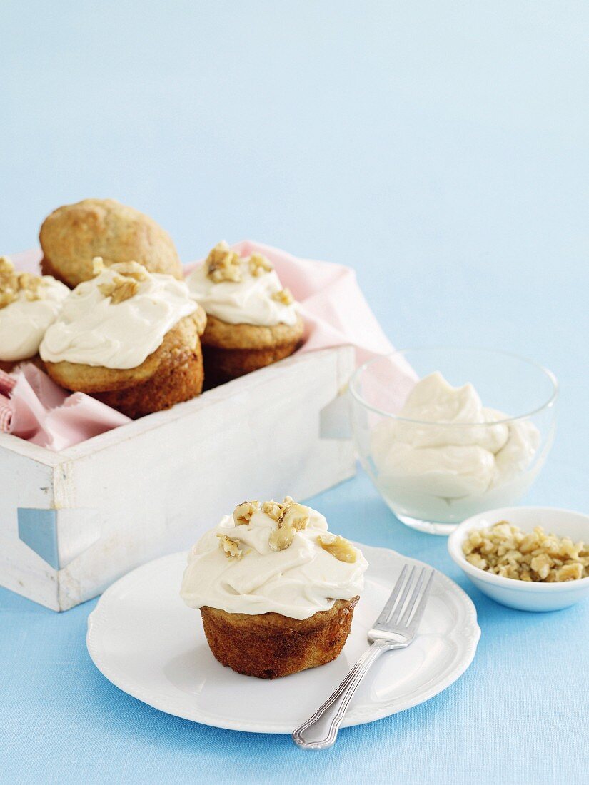 Banana muffins with maple icing