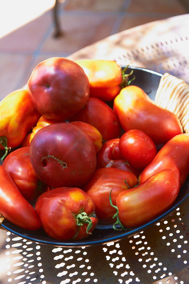 Fresh tomatoes in a bowl