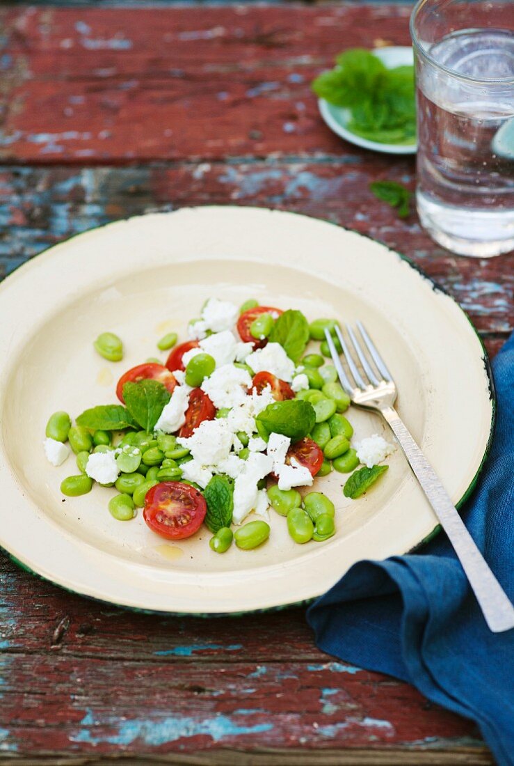 Bohnensalat mit Tomaten, Feta und Minze