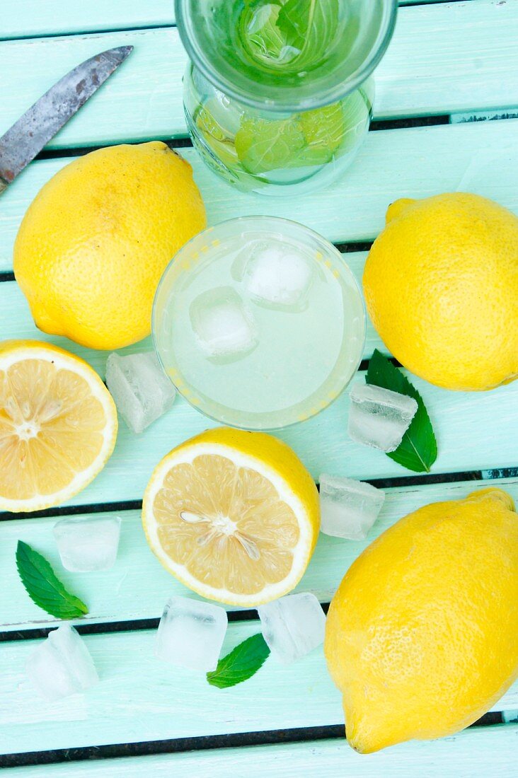 Lemonade with ice cubes and mint (view from above)