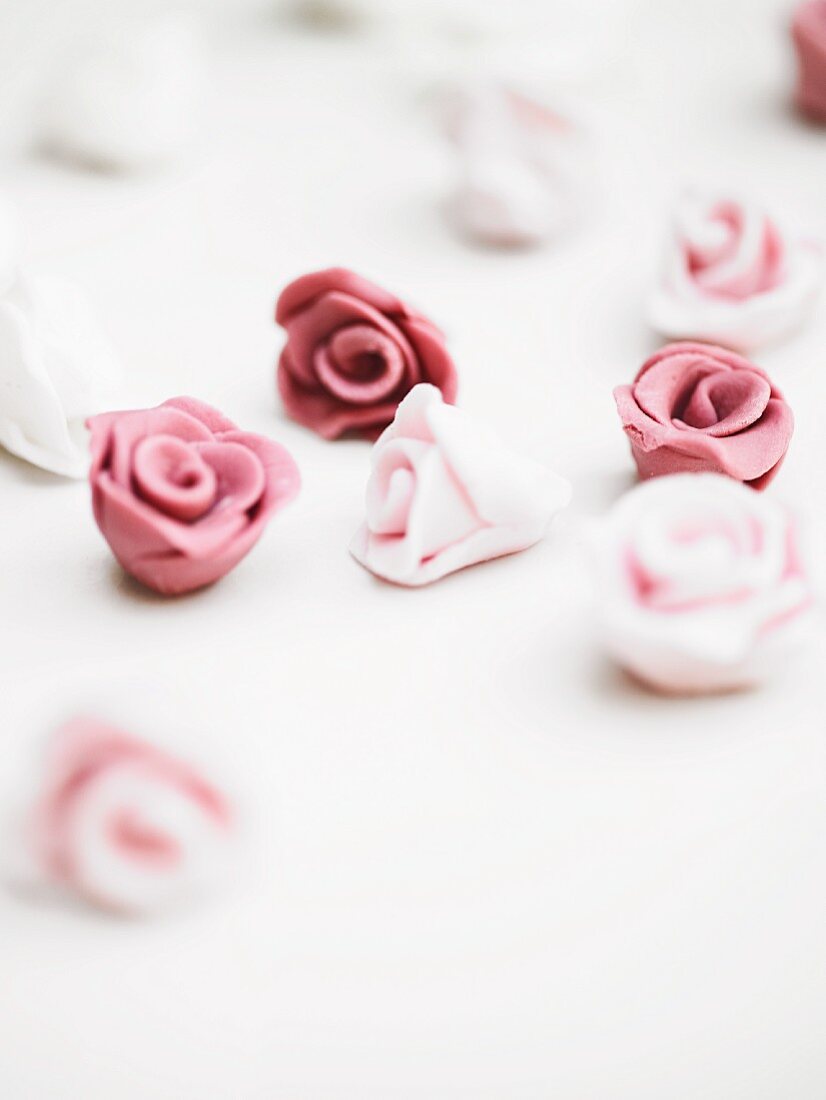 Sugar roses for decorating cakes
