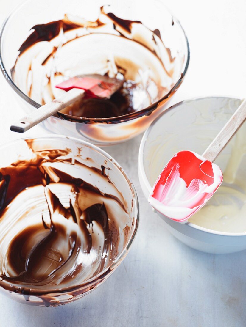 Mixing bowls with the remains of chocolate sauce
