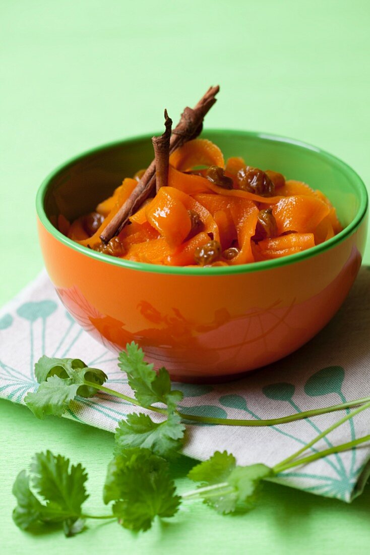 Carrot salad with turmeric, raisins and cinnamon