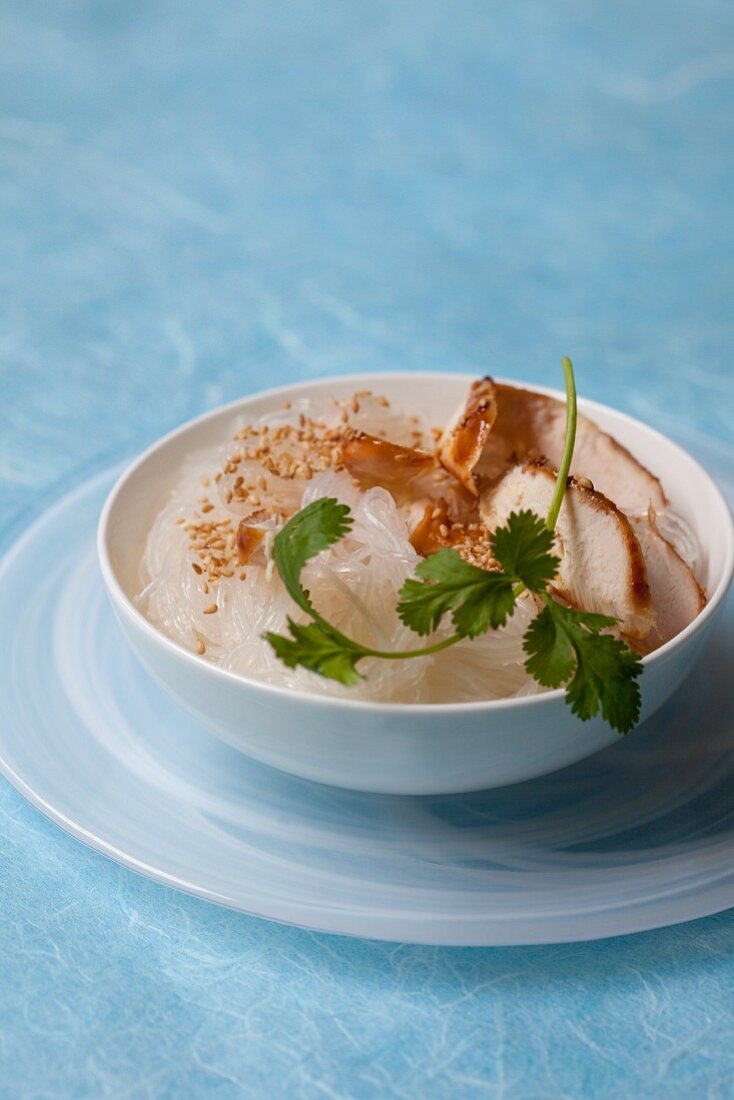 Vermicelli mit Hühnerbrust & geröstetem Sesam