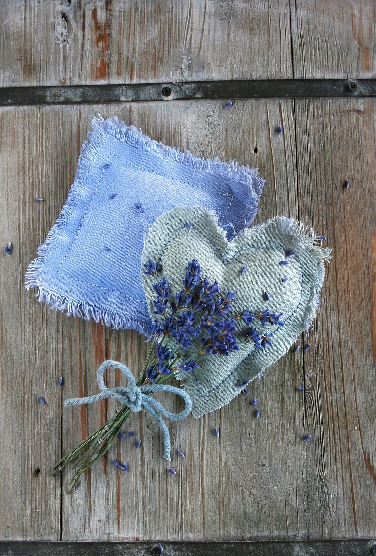 Lavender posy tied with bow lying on two handmade lavender bags