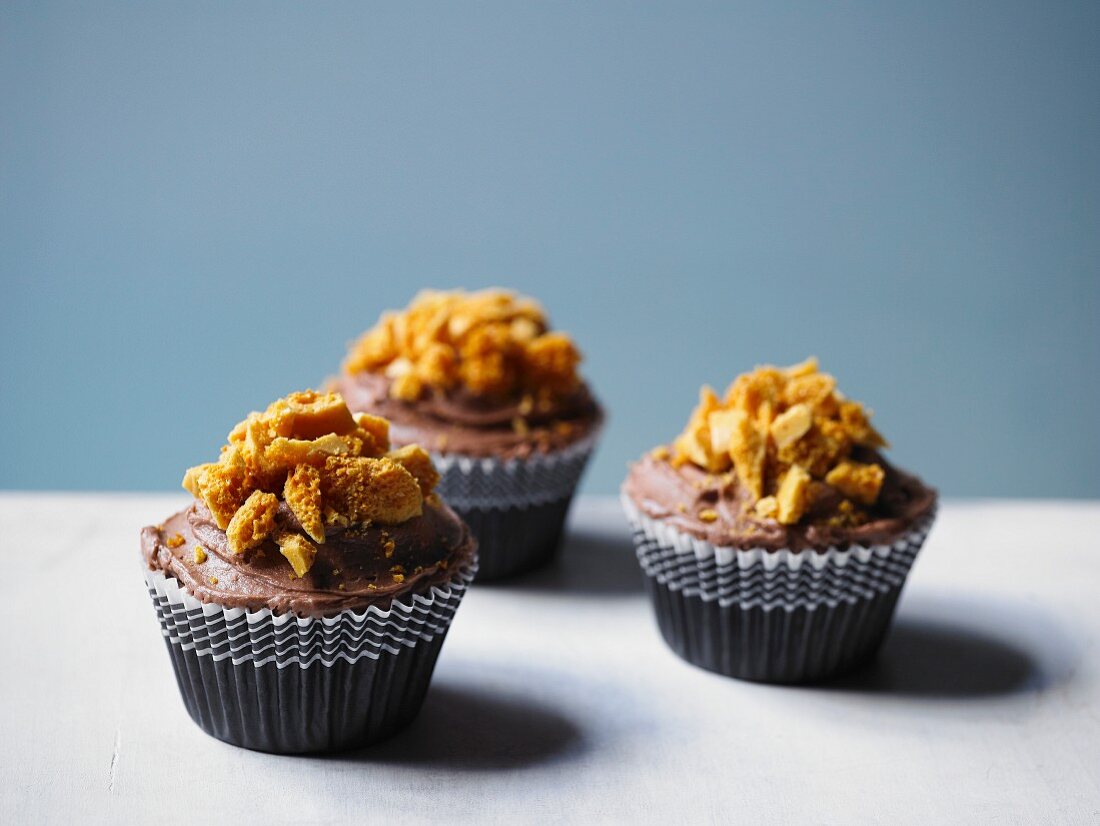 Chocolate cupcakes with honeycomb