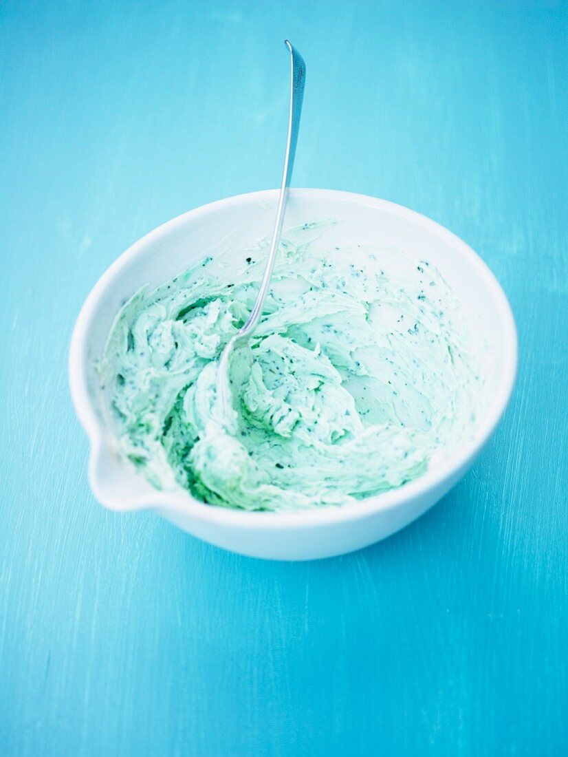 Mint buttercream icing for decorating a cake
