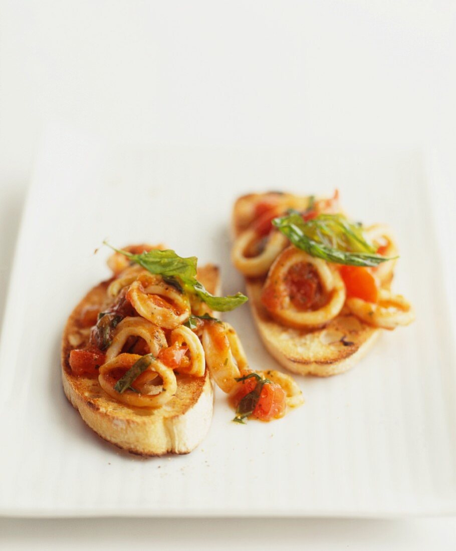 Crostini with calamari and tomatoes