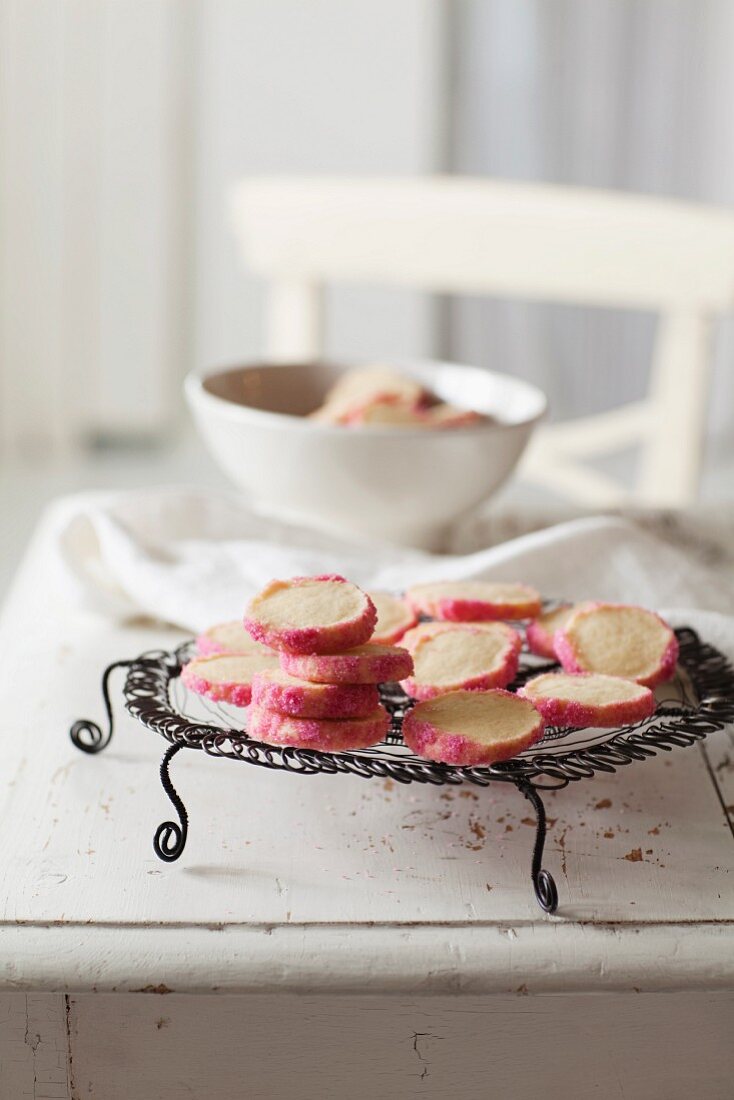 Bryssel Kex (Swedish biscuits with pink icing)