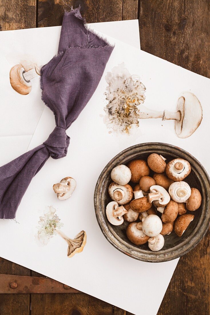 White and brown mushrooms in a bowl