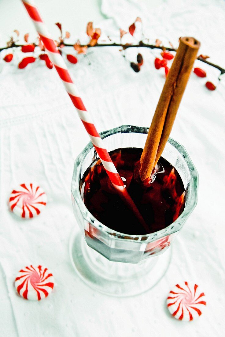 Mulled wine with a cinnamon stick and a drinking straw
