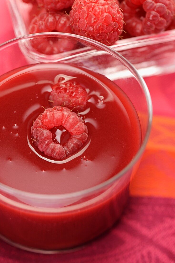 Raspberry juice with fresh raspberries