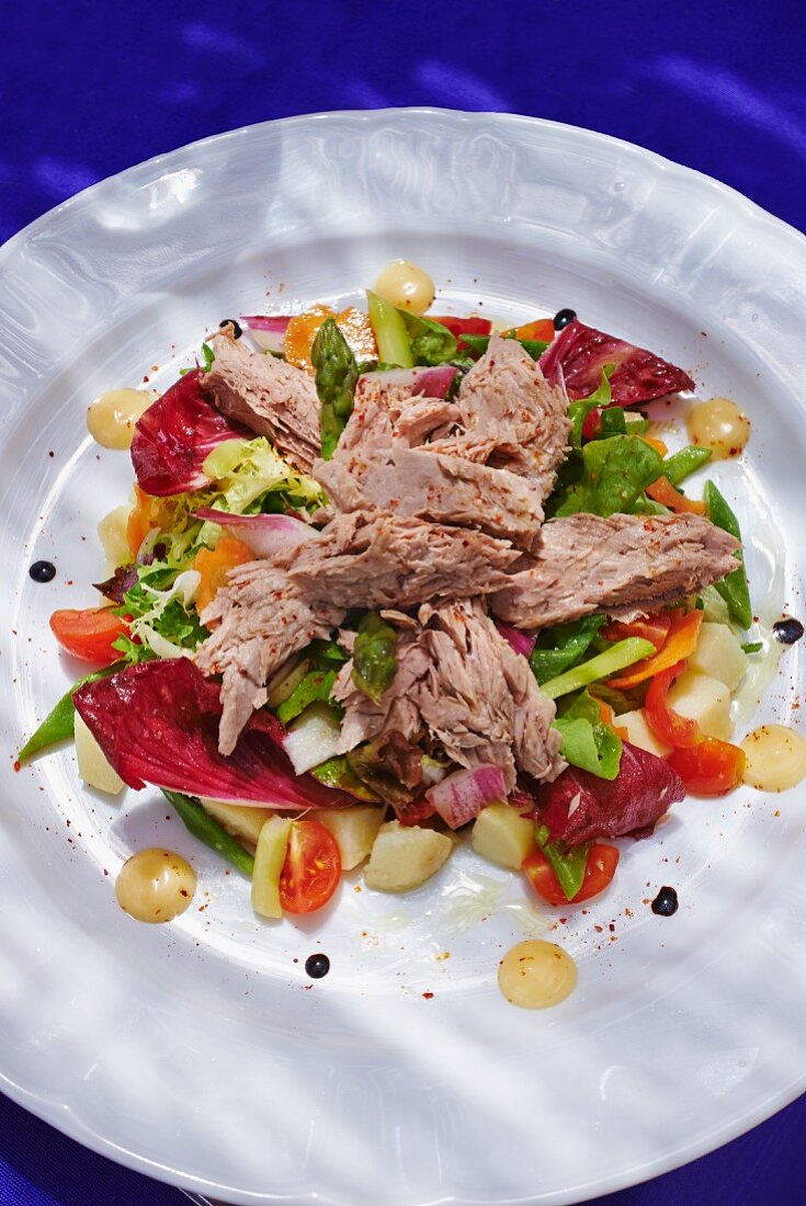 Radicchio salad with tuna and pancetta
