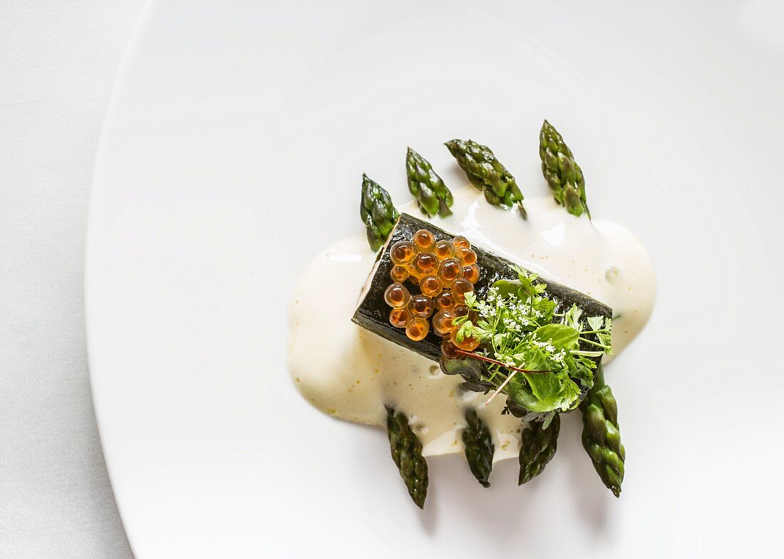 Caviar salmon roulade with asparagus