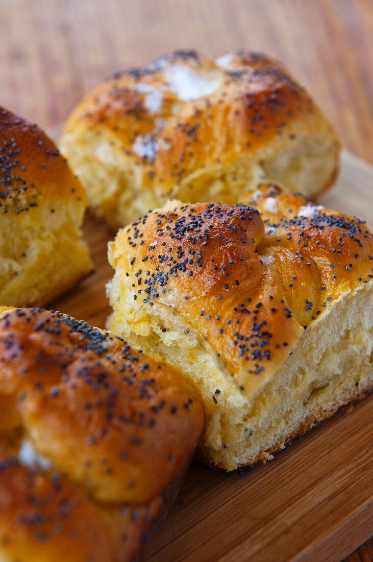 Cheese and poppy seed rolls (Romania)