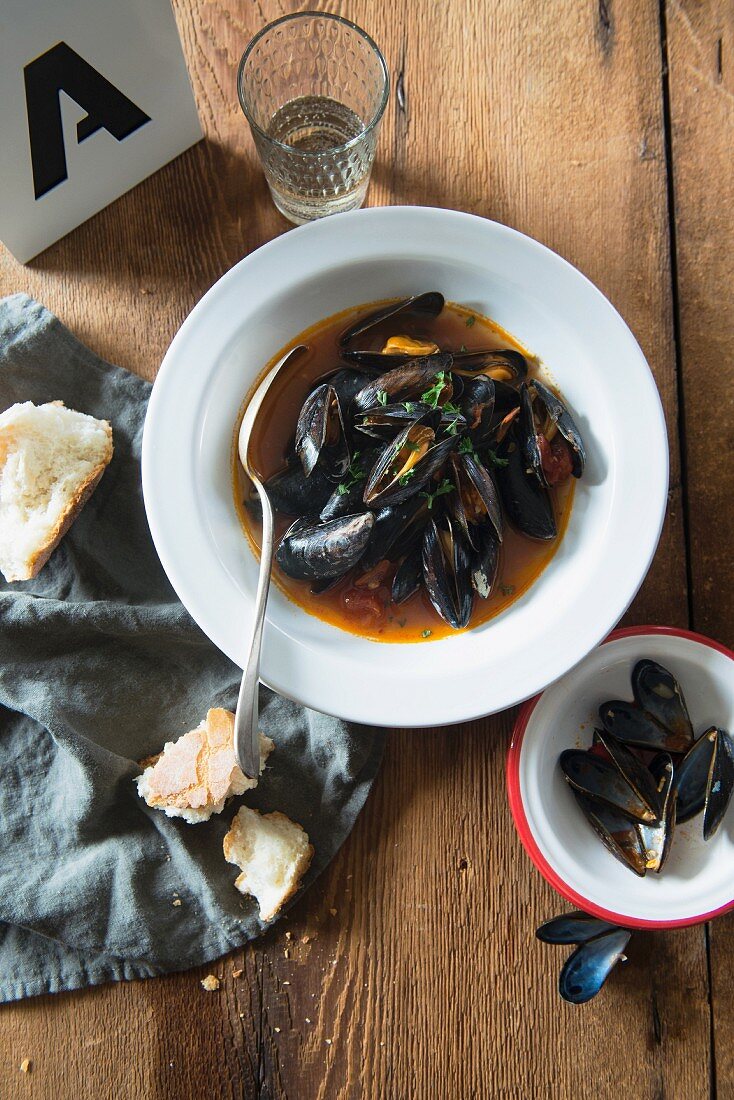 Miesmuschelsuppe mit Tomaten