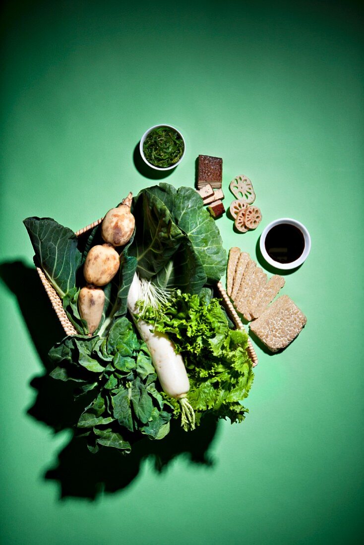 Gesunde Zutaten: Blattgemüse, Algen und Tofu