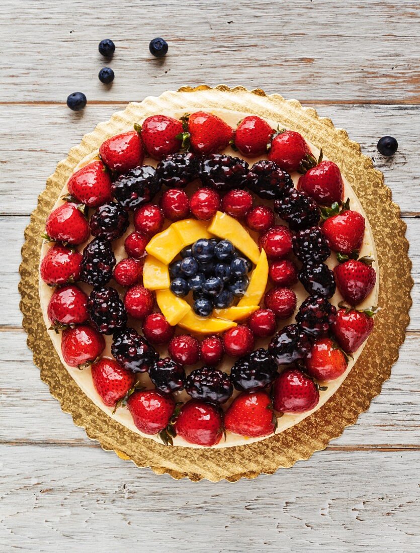 Cheesecake with Sliced Berries and Mango