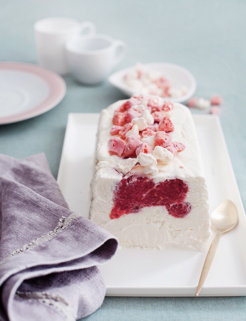 Raspberry parfait with meringue