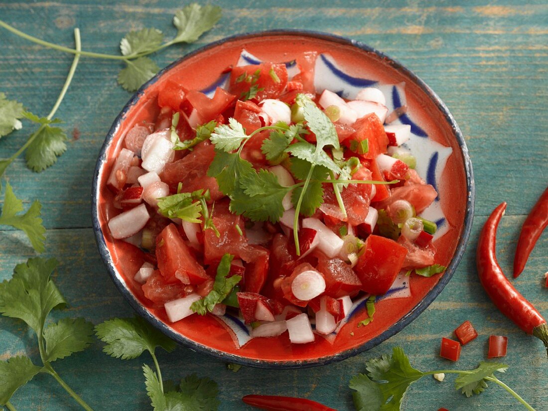 Salsa mit Tomaten, Chili und Koriander