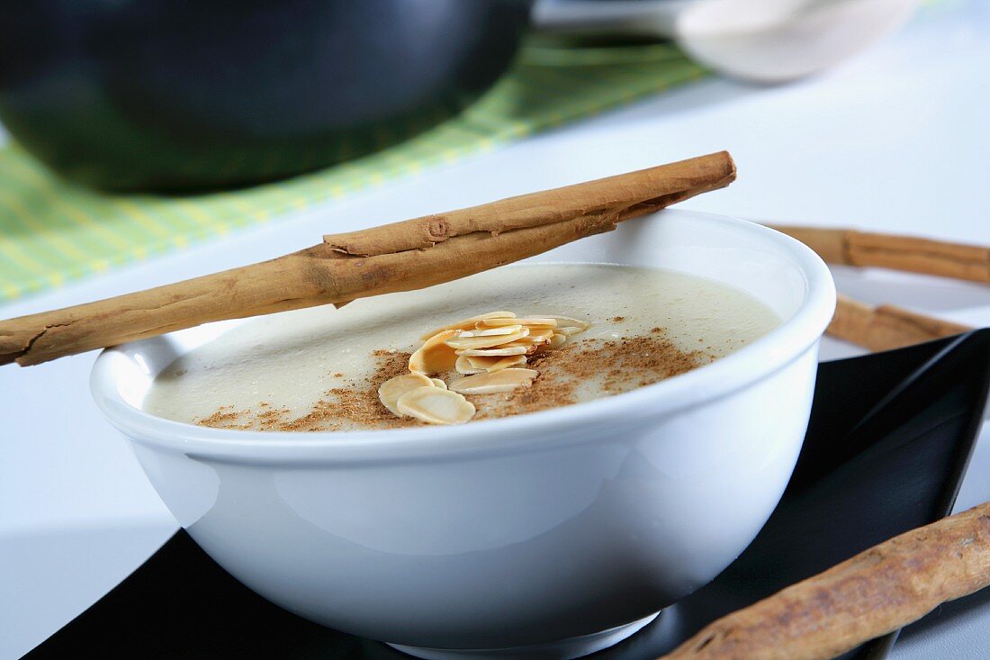 Süsse Mandelsuppe mit Zimt (Spanien)