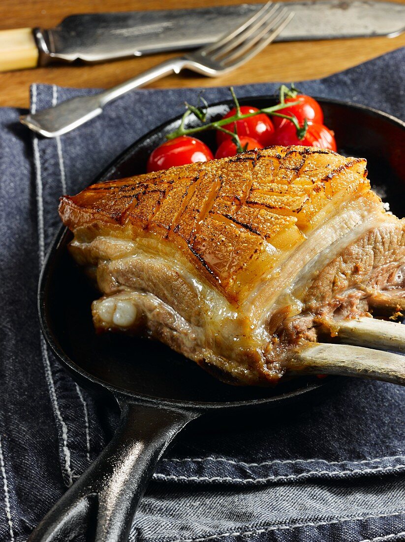 Gebratener Schweinebauch mit Kruste