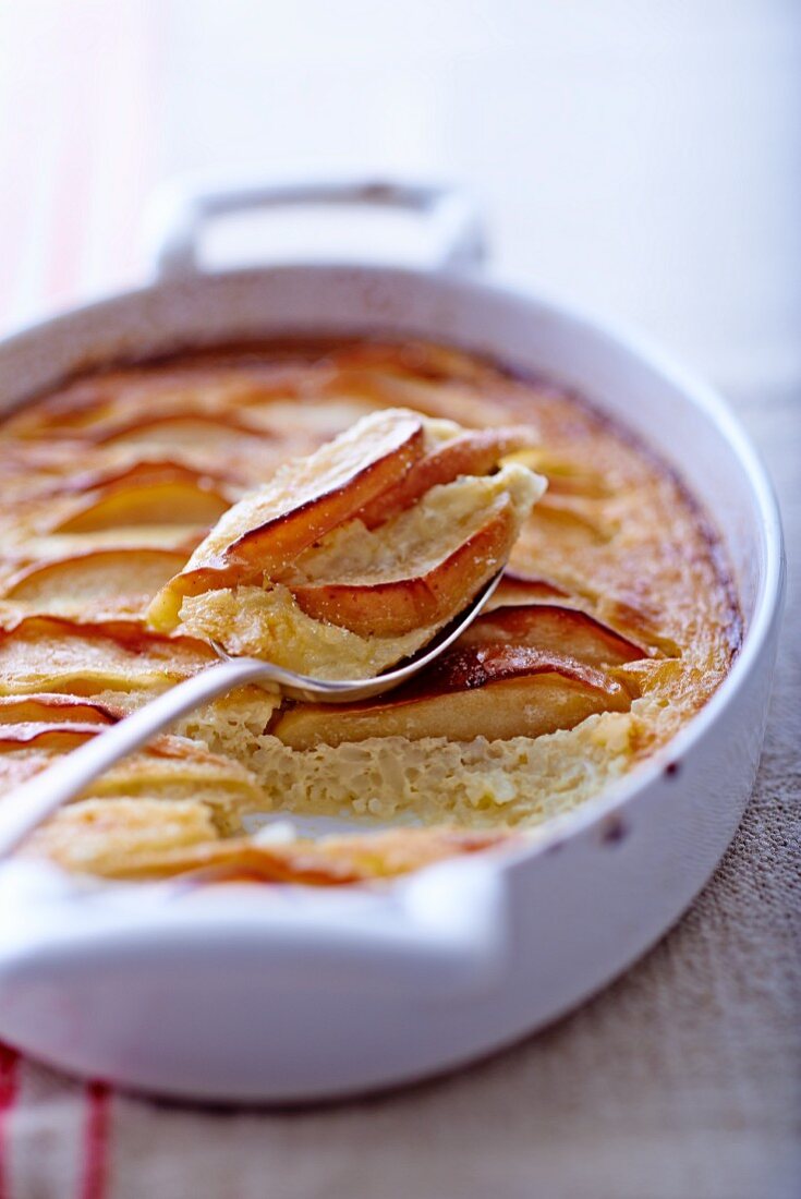 Clafouti with apples and rice