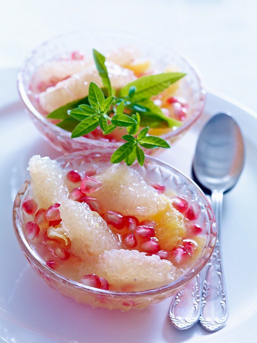 Grapefruit-Orangen-Salat mit Granatapfelkernen