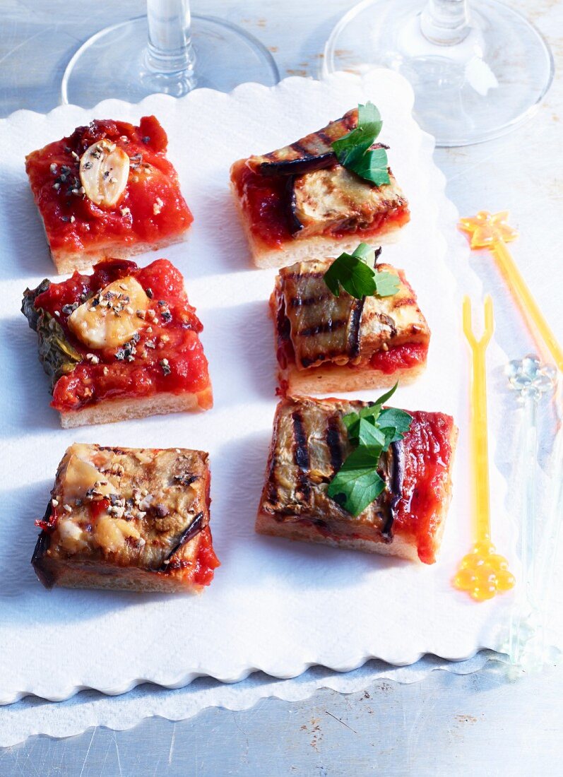 Tray-baked pizza squares with tomatoes, aubergines and garlic